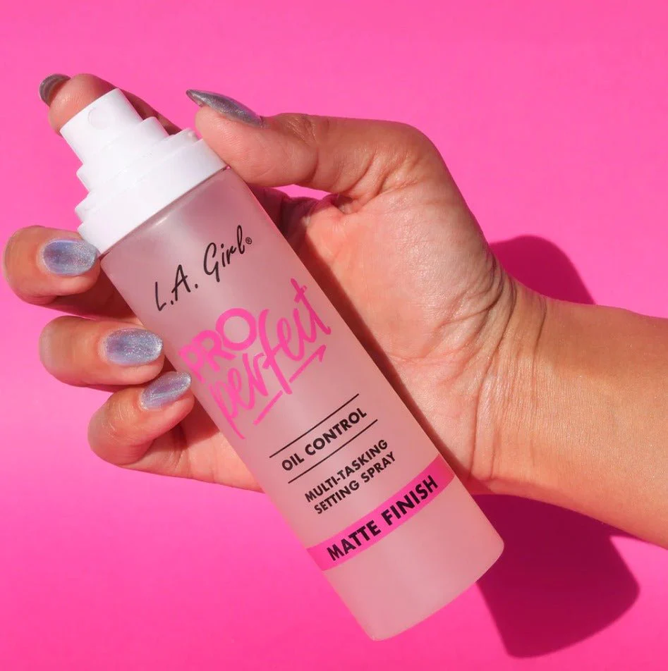 PRO Perfect Long-Wear Setting Spray Oil Control - Image 2