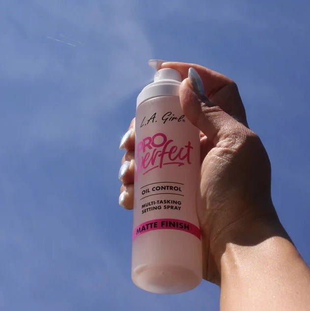 PRO Perfect Long-Wear Setting Spray Oil Control - Image 4